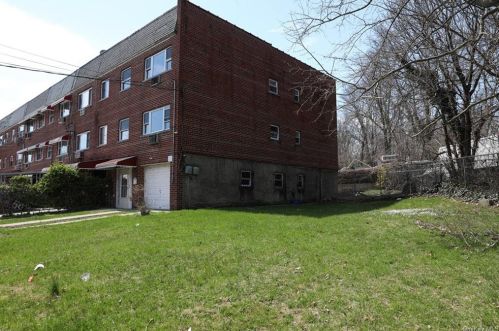 3217 Gunther Ave, Bronx, NY 10469-3111