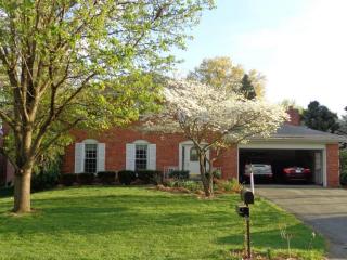 9104 Henry Clay Dr, Louisville, KY 40242-3322