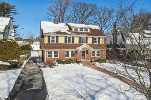 16 Glenridge Pkwy, Montclair, NJ 07042-5008
