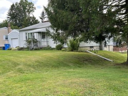425 Best Ave, Walnutport, PA 18088-1209