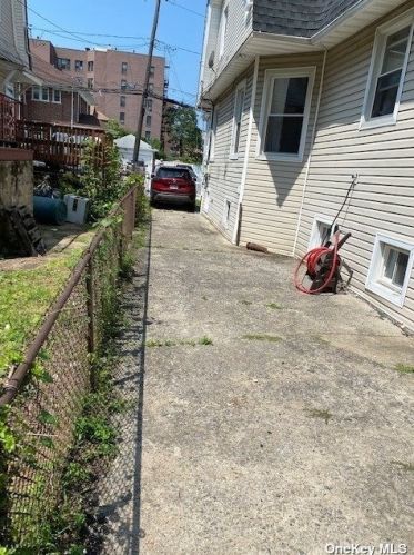 13-12 Mcbride St, Far Rockaway NY  11691-2416 exterior