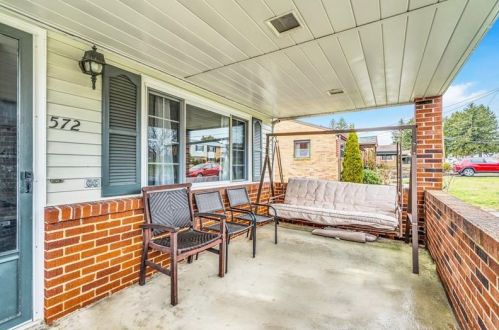 572 Meadowvale Dr, Cheswick, PA 15024-9478
