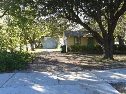1207 Wolfe City Dr, Greenville, TX 75401-2107