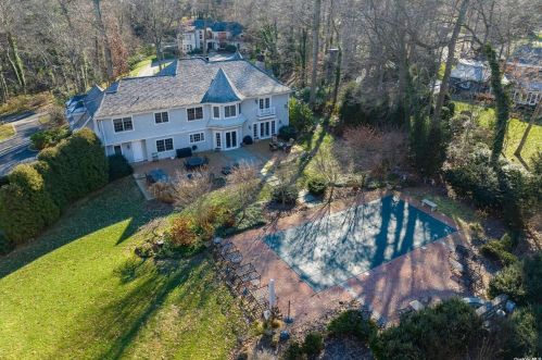 33 Farmstead Ln, Muttontown NY  11545-2601 exterior