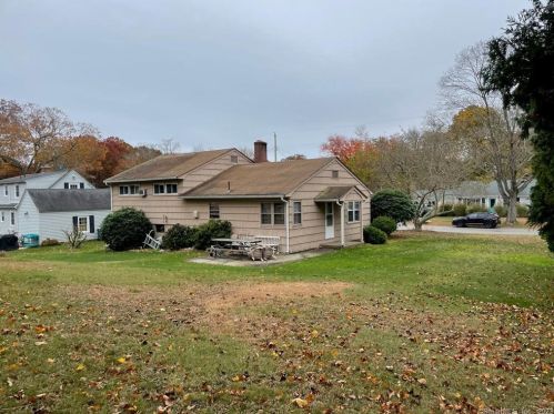 16 Eastwood Rd, Groton CT  06340-6011 exterior