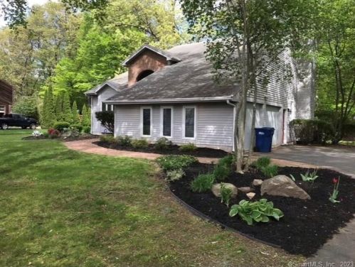 26 Merriman Rd, Windsor, CT 06095-1015