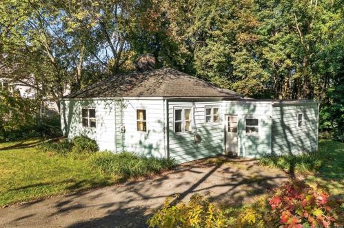 94 Soundview Rd, Ridgefield, CT 06877-5711