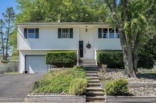 595 Karen Ln, Bricktown, NJ 08724-1215