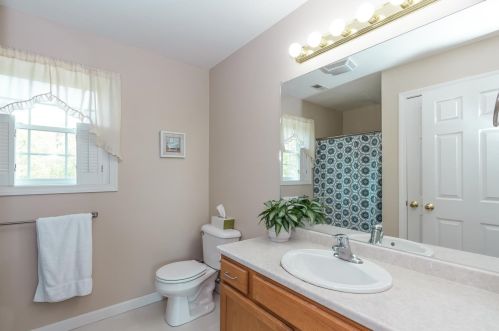 11 Lynwood Rd, Raymond NH  03077-1876 exterior