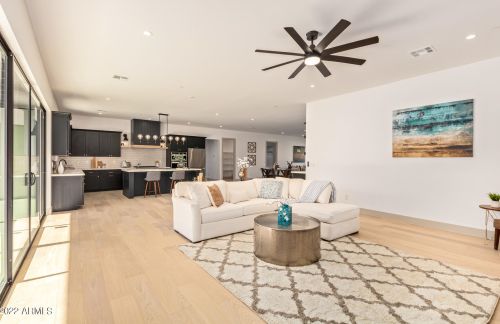4039 Earll Dr, Phoenix AZ  85018-7143 exterior