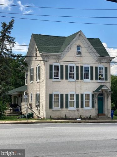 80 Centre Ave, Dauberville, PA 19533-8865