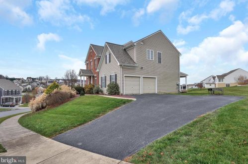 1001 Kavanagh Cir, Red Lion, PA 17356-9407