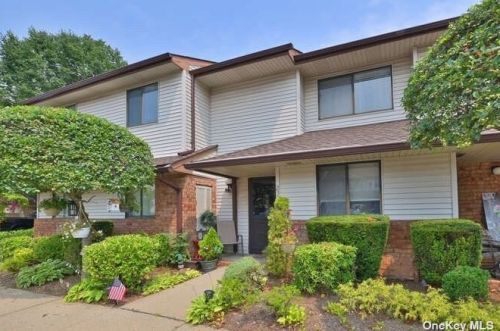 232 Aspen Ct, North Wantagh, NY 11793-2771