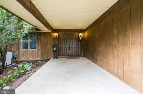 4 Hilltop Rd, Kennett Sq, PA 19348-2604