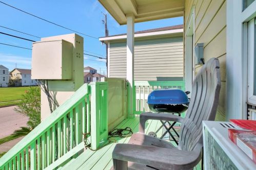 4210 Church St, Galveston TX  77550-1118 exterior