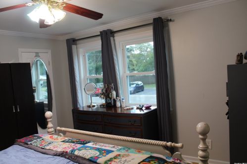 141 Ohio St, North Lindenhurst NY 11757-5411 exterior