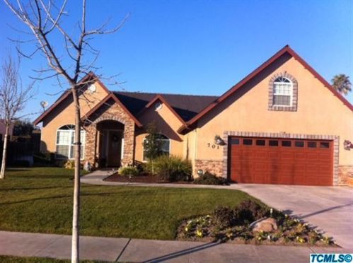 701 Davis Ave, Exeter, CA 93221-2406