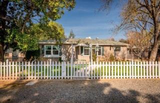633 Ramona Way, Fresno, CA 93704-4745