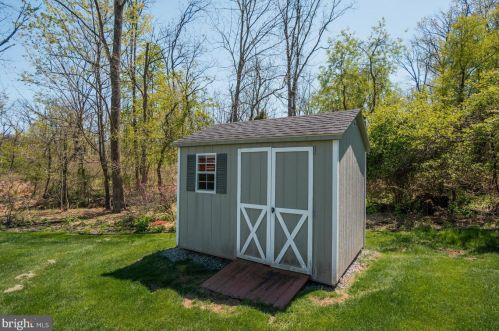 2054 Canyon Creek Rd, Gilbertsville PA  19525-7000 exterior