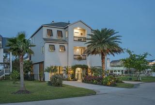 3310 Windlass Ct, Galveston, TX 77554-6452