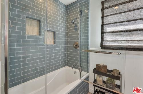 5528 Buffalo Ave, Van Nuys CA 91401-5226 exterior