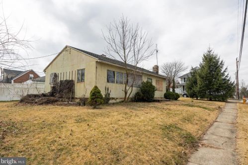 100 High St, West Enola, PA 17025-2721