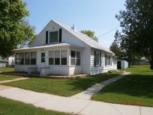 424 Mill St, Manawa, WI 54949-9260