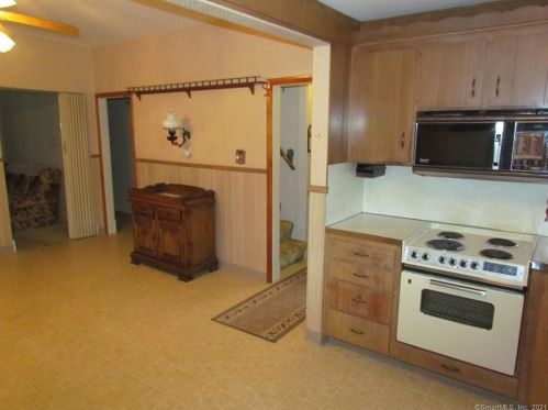 32 Denison Ave, Groton CT  06340-4415 exterior