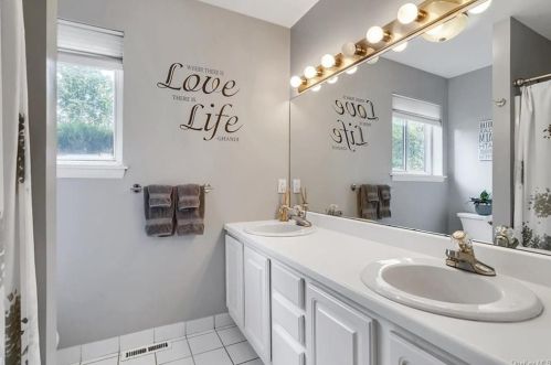 451 Panorama Dr, Mohegan Lake NY  10547-1204 exterior