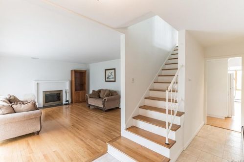 30 Canterbury Rd, White Plains NY  10607-1108 exterior