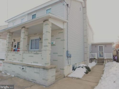 28 Ruddle St, Coaldale, PA 18218-1205