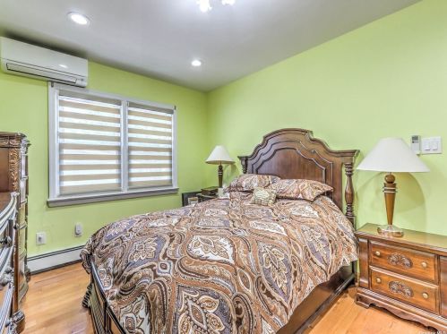 86-33 Winchester Blvd, Jamaica NY  11426-2100 exterior