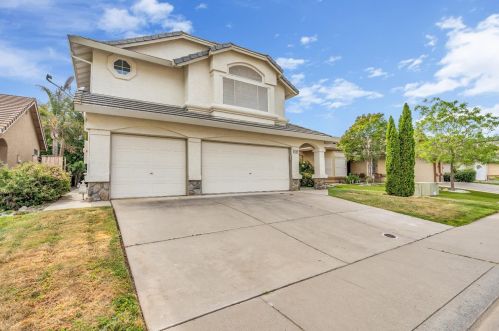 8702 White Peacock Way, Elk Grove CA  95624-3701 exterior