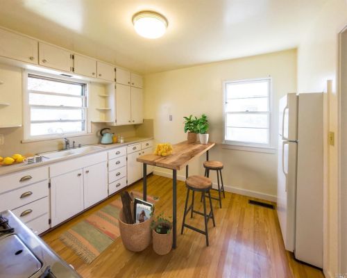 1056 Bush St, Santa Rosa, CA 95404-5152
