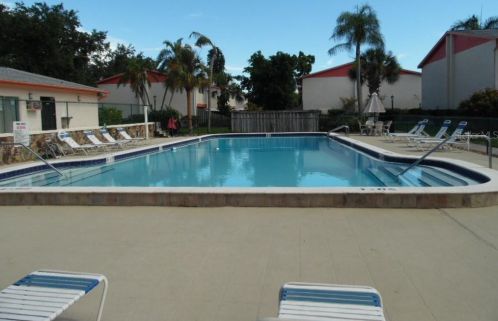 5801 16th St, Saint Petersburg, FL 33705-1025