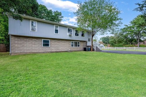 1840 Heckscher Ave, Bayshore, NY 11706-1552