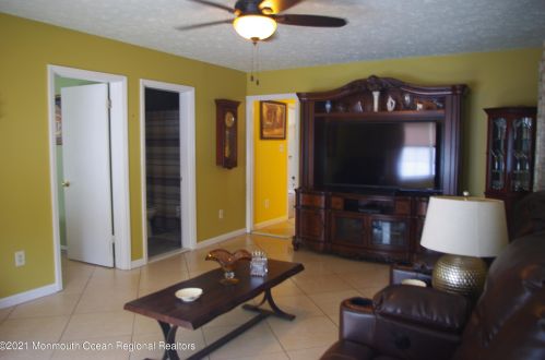 536 Elwood St, Lacey NJ  08731-2106 exterior