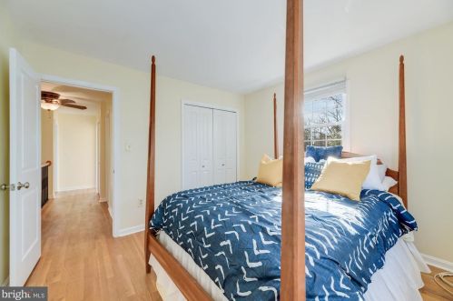 6820 Spur Rd, Springfield VA 22152-2638 exterior