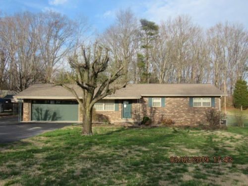 821 Roberts Cir, Lenoir City, TN 37772-5519