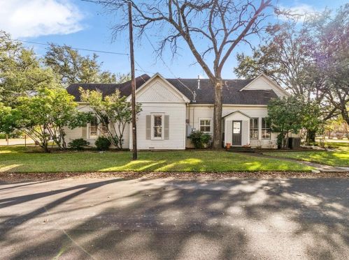 802 Walnut St, Cleburne, TX 76033-9208