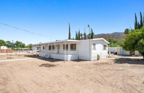 19841 Grand Ave, Lake Elsinore CA  92530-6432 exterior