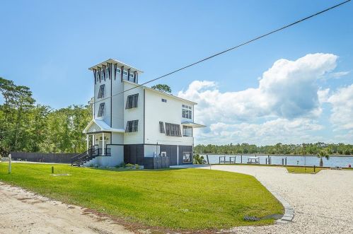 601 Riverview Dr, Carrabelle FL  32322-5054 exterior