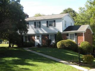 137 Highvue Dr, Venetia, PA 15367-1222