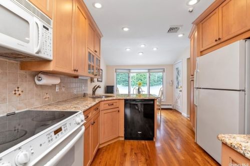 34 Forsythia Ln, Muttontown NY  11753-2337 exterior