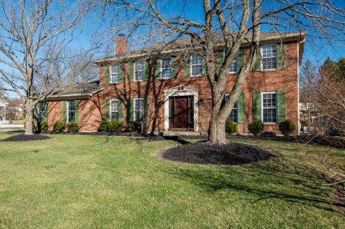 10128 Bolingbroke Dr, Cincinnati, OH 45241-3640