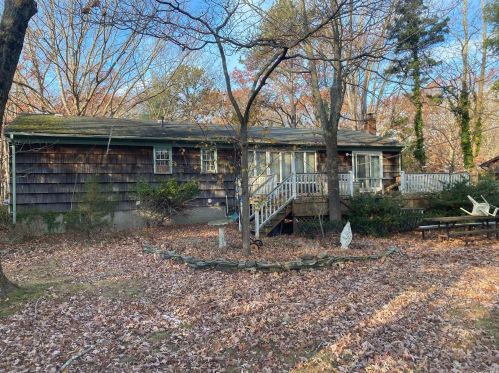 367 Miller Place Rd, Miller Place, NY 11764-3231