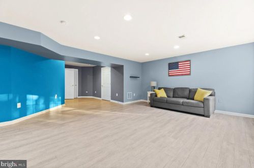 10056 Naughton Ct, Bristow VA  20136-3068 exterior