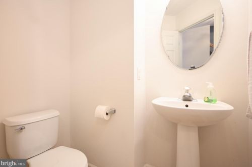 216 Shetland Dr, New Castle DE  19720-8832 exterior