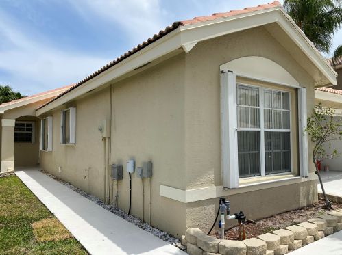 7042 Chesapeake Cir, Boynton Beach, FL 33436-8565