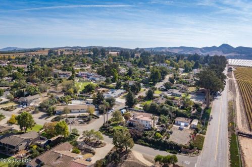 2114 Fallen Leaf Dr, Santa Maria CA  93455-5733 exterior